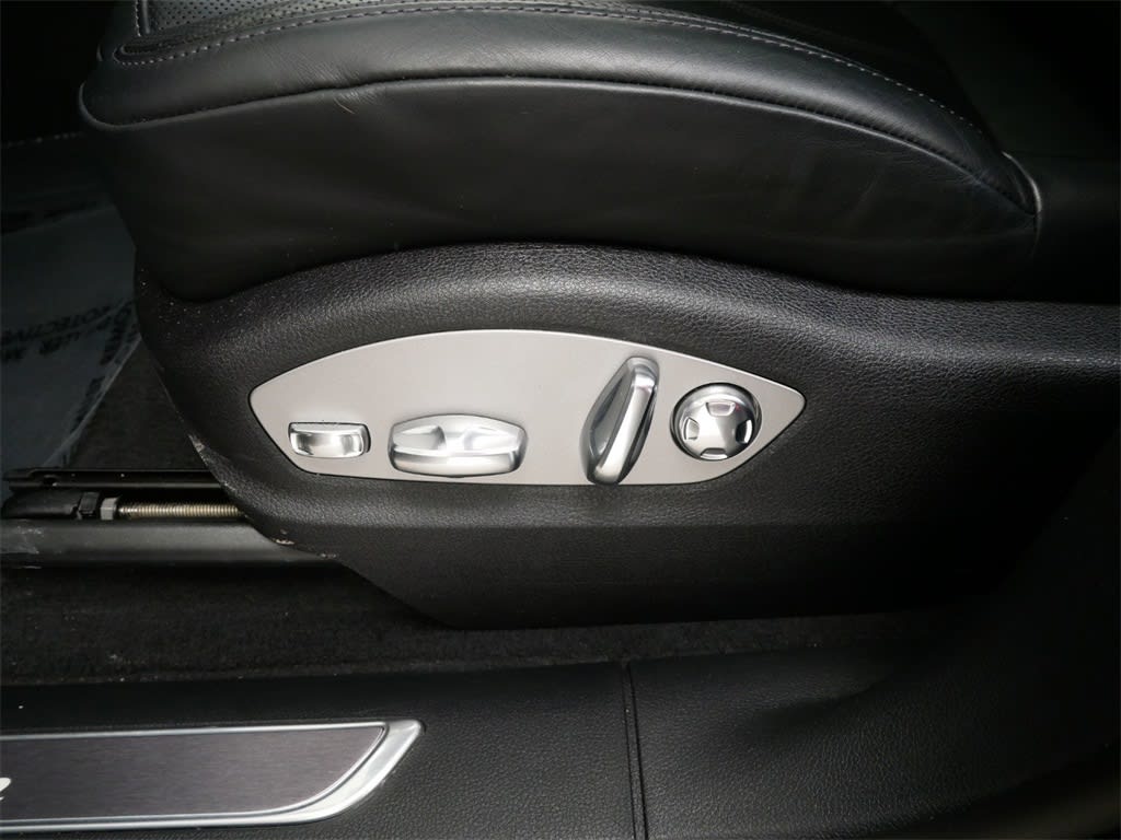 2024 Porsche Macan Base 19