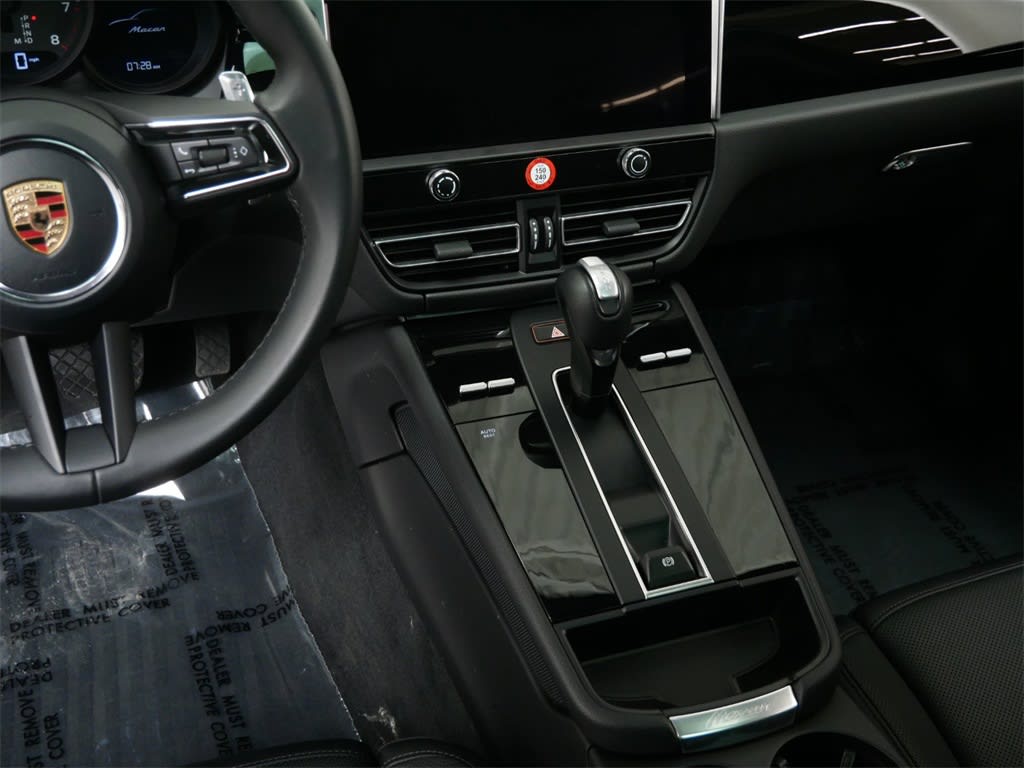 2024 Porsche Macan Base 12