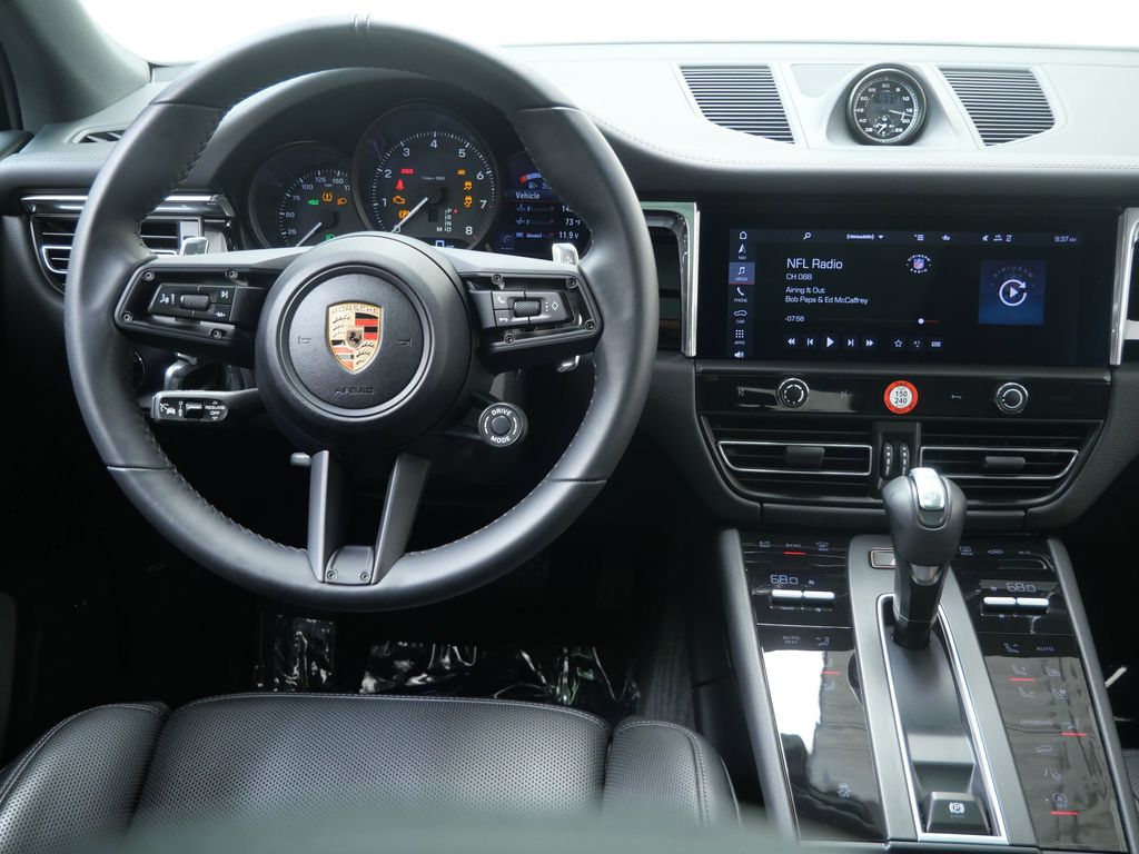 Thumbnail: 2025 Porsche Macan - 7