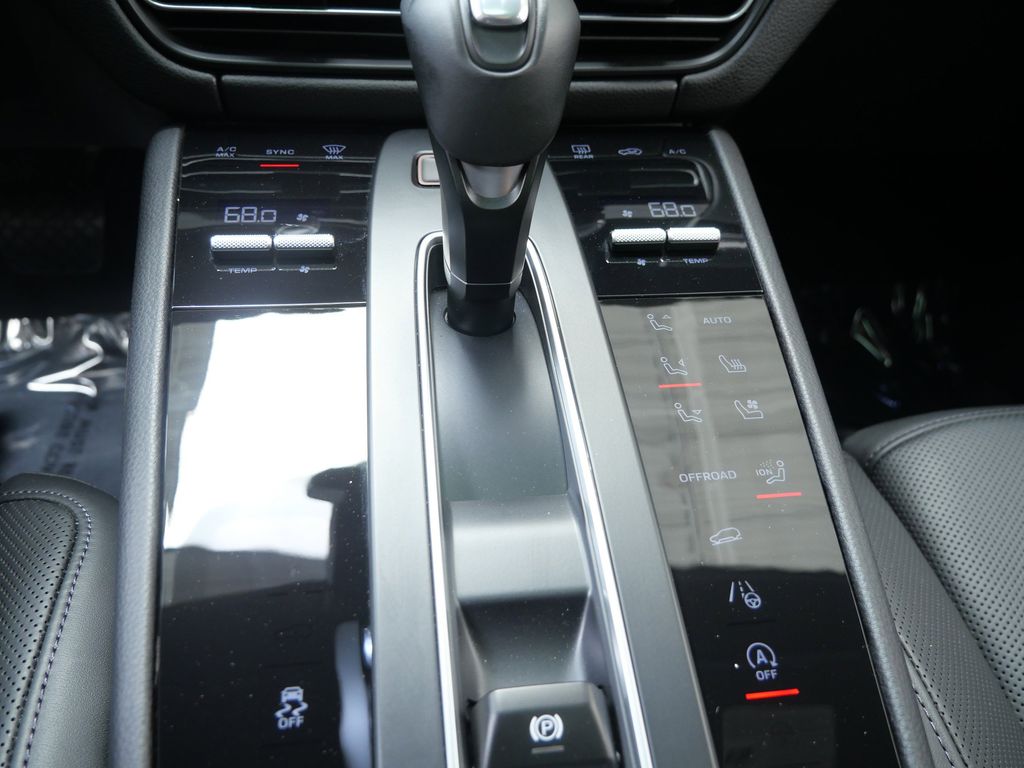 Thumbnail: 2025 Porsche Macan - 11