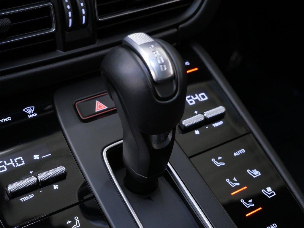 Thumbnail: 2026 Porsche Macan - 26