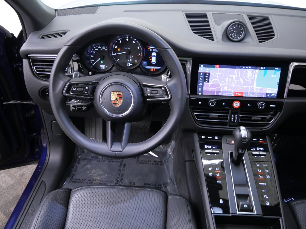Thumbnail: 2026 Porsche Macan - 6