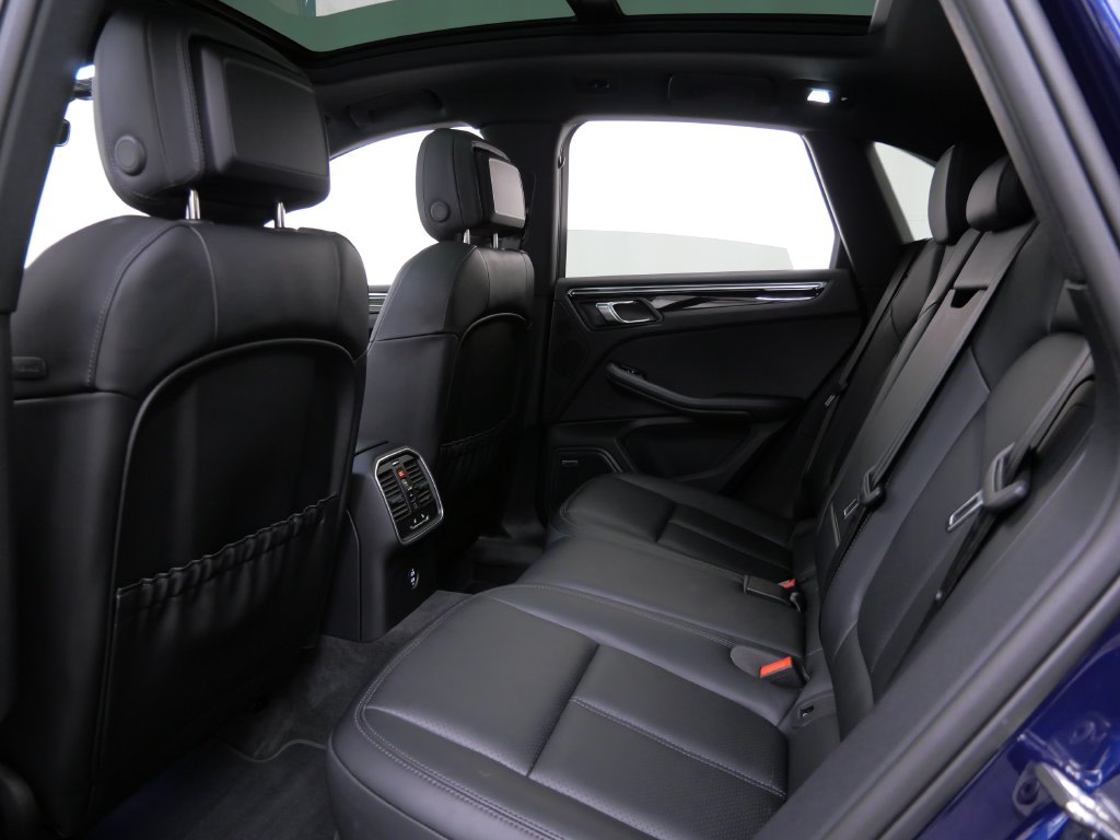 Thumbnail: 2026 Porsche Macan - 8