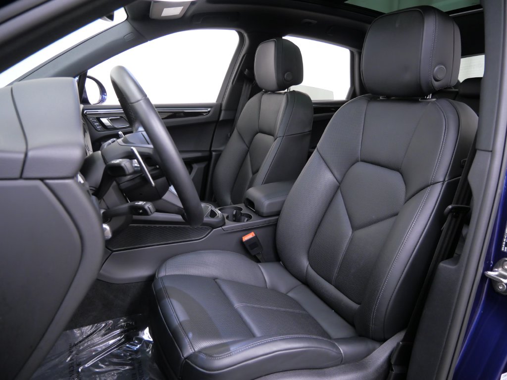 Thumbnail: 2026 Porsche Macan - 7