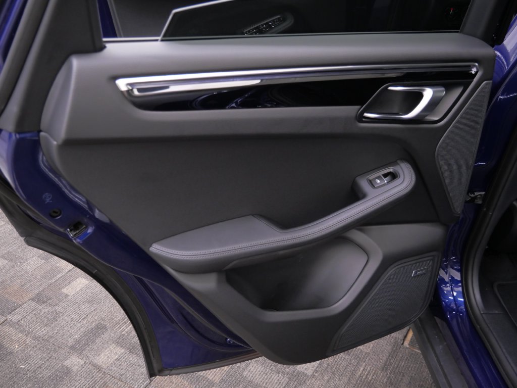 Thumbnail: 2026 Porsche Macan - 18