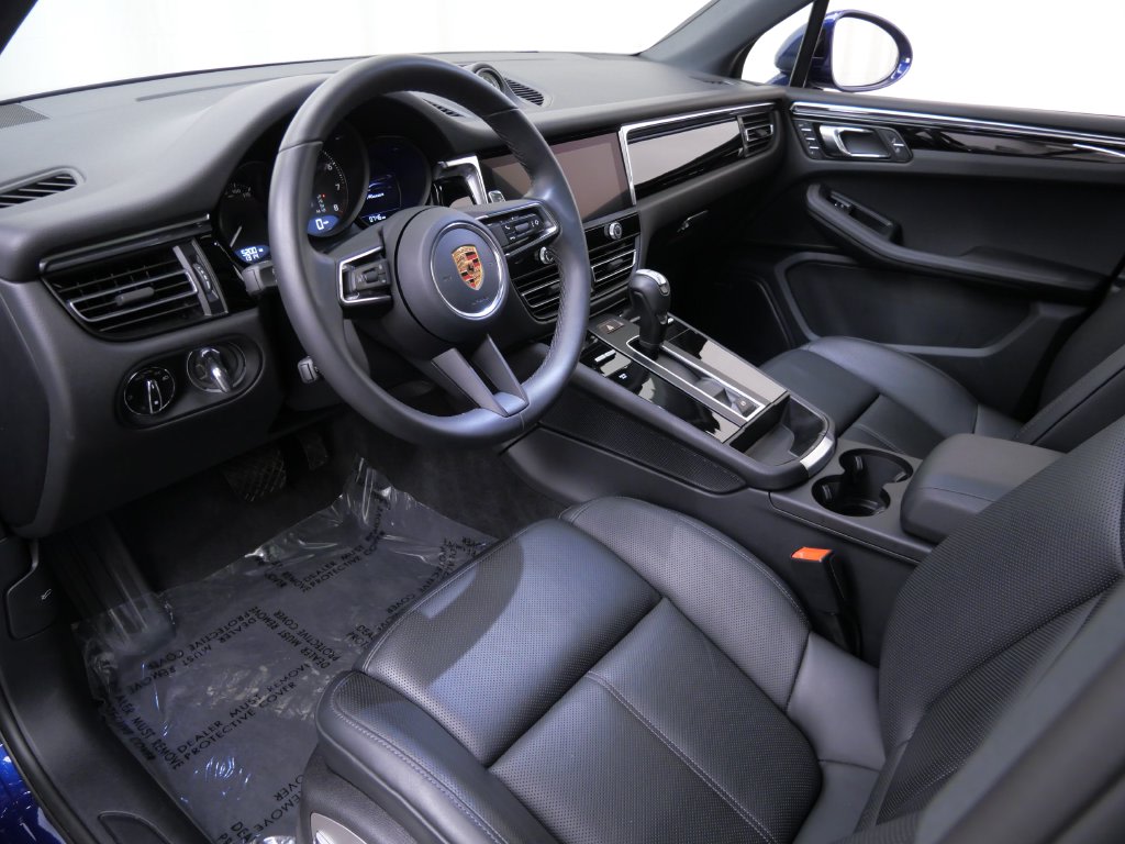 Thumbnail: 2026 Porsche Macan - 2
