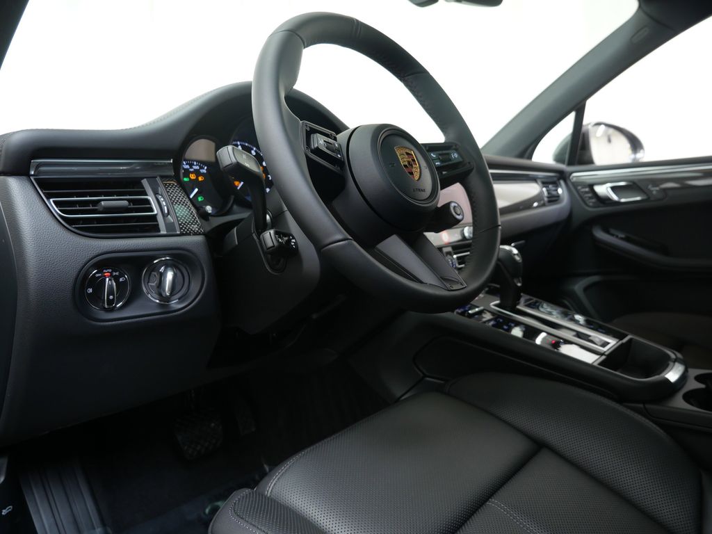 Thumbnail: 2026 Porsche Macan - 2