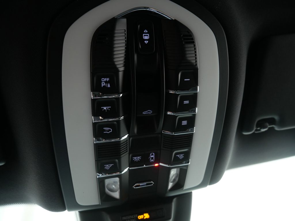 Thumbnail: 2026 Porsche Macan - 25