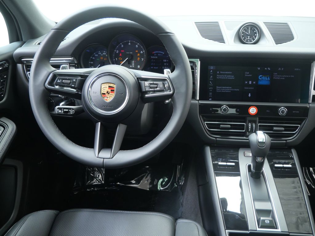 Thumbnail: 2026 Porsche Macan - 7