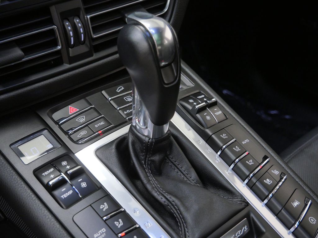 Thumbnail: 2019 Porsche Macan - 24