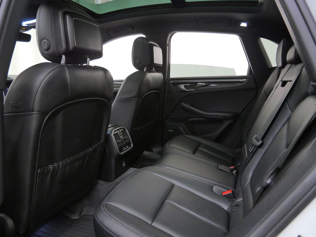 Thumbnail: 2019 Porsche Macan - 9