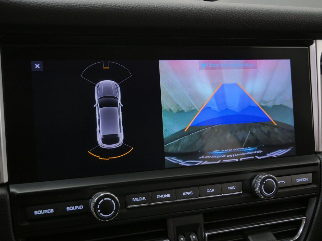 Thumbnail: 2019 Porsche Macan - 27