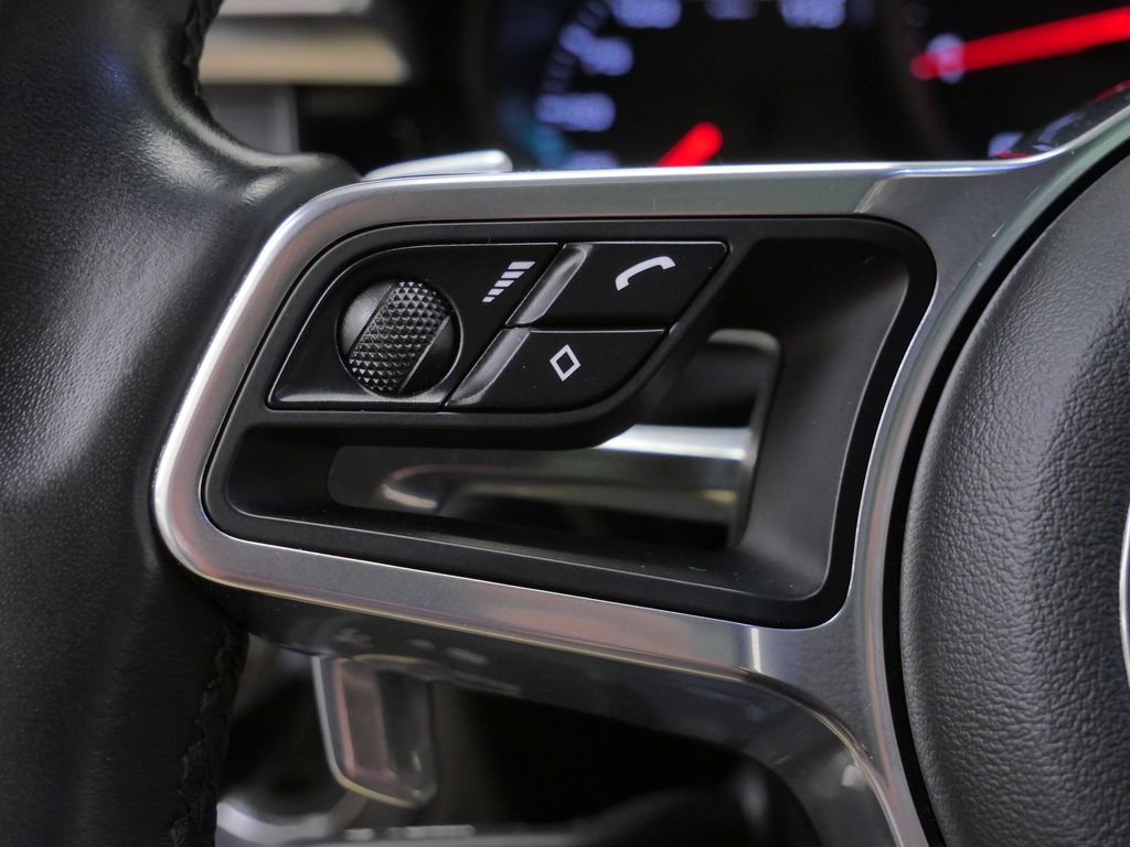Thumbnail: 2019 Porsche Macan - 21