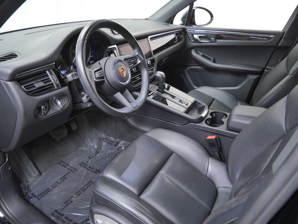 Thumbnail: 2023 Porsche Macan - 6