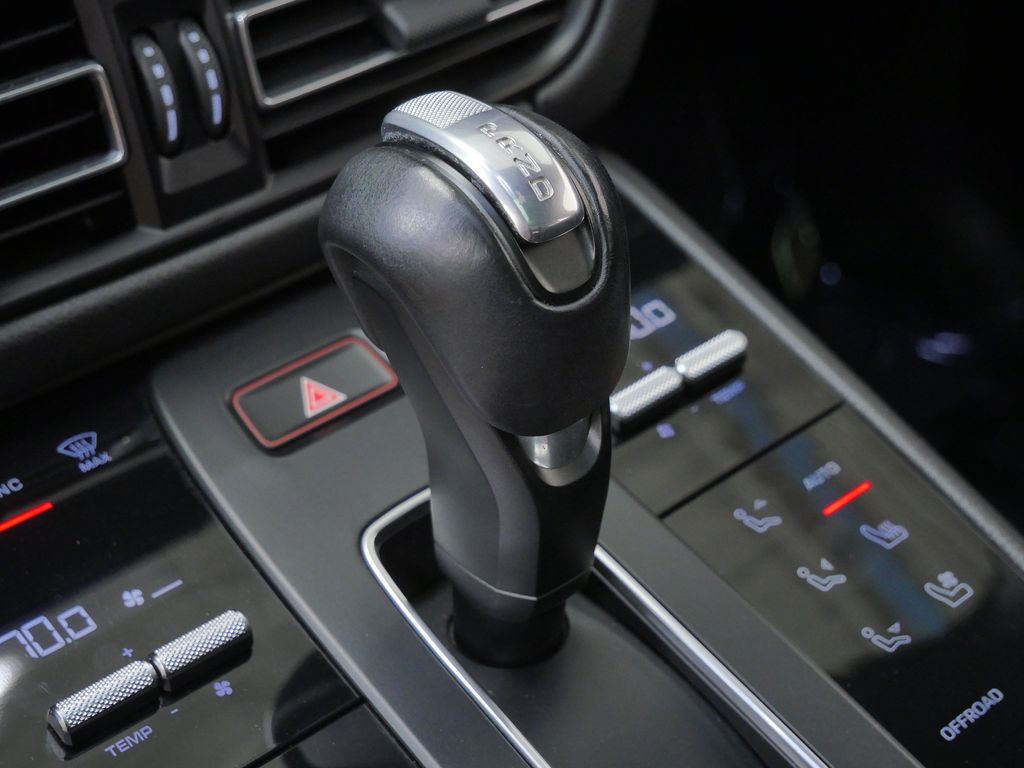 Thumbnail: 2023 Porsche Macan - 26