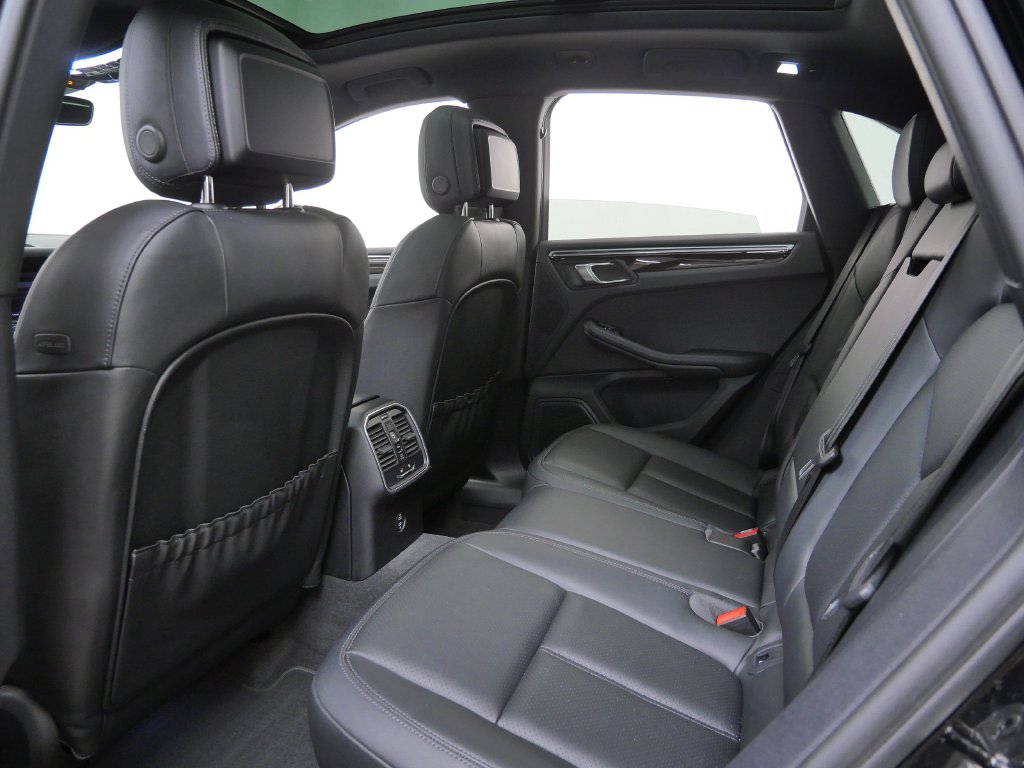 Thumbnail: 2023 Porsche Macan - 8