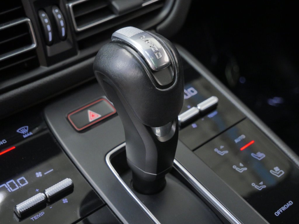 Thumbnail: 2023 Porsche Macan - 26