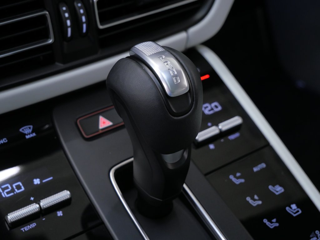 Thumbnail: 2024 Porsche Macan - 26
