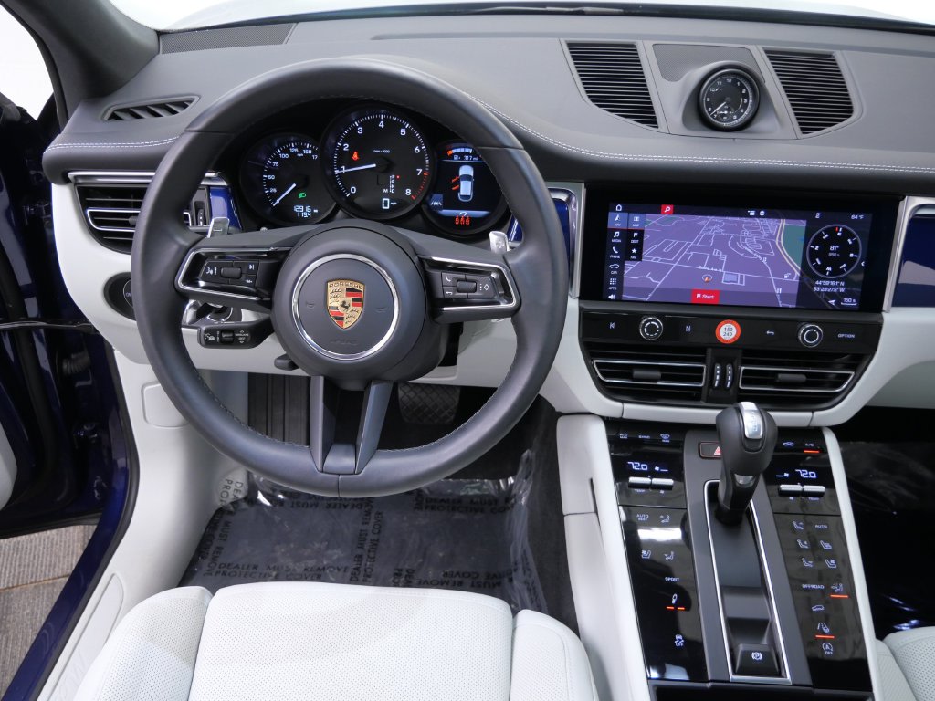 Thumbnail: 2024 Porsche Macan - 6