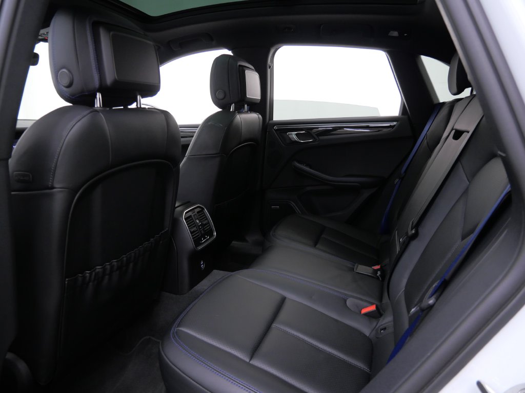 Thumbnail: 2024 Porsche Macan - 8