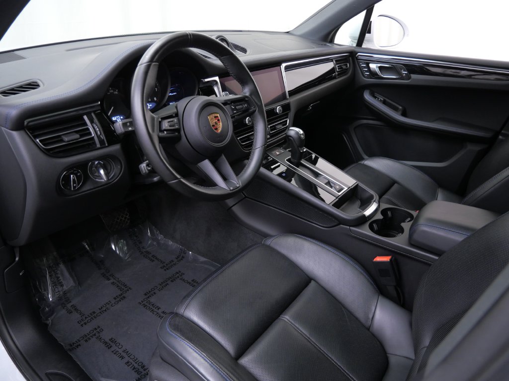 Thumbnail: 2024 Porsche Macan - 2