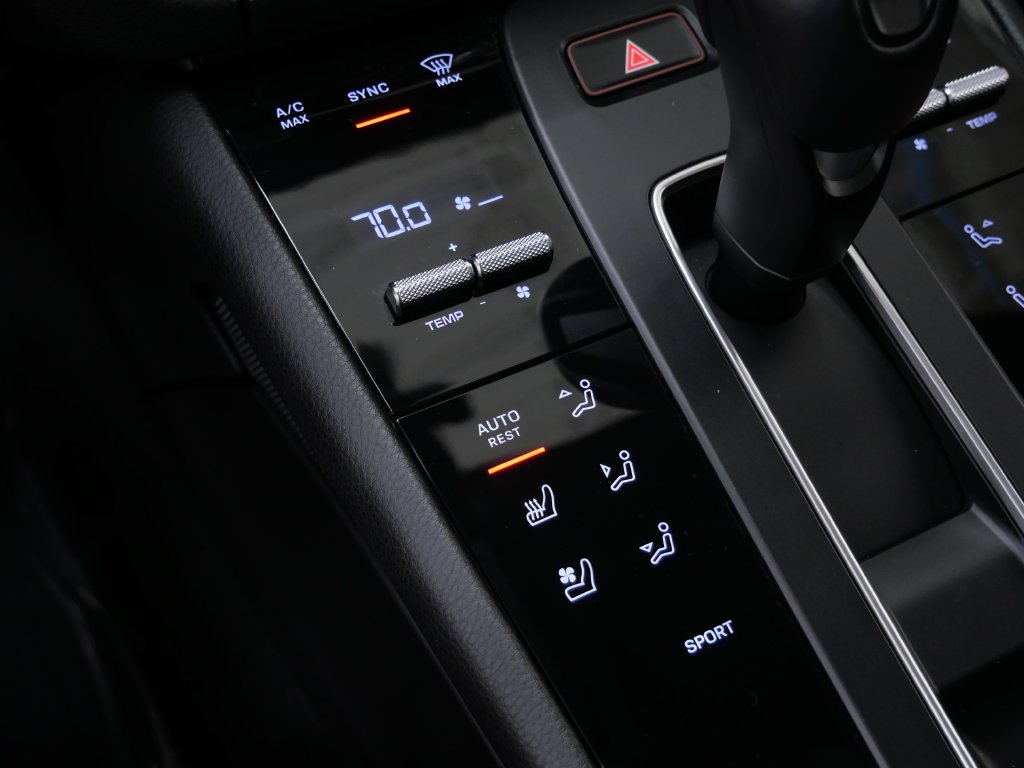 Thumbnail: 2024 Porsche Macan - 10