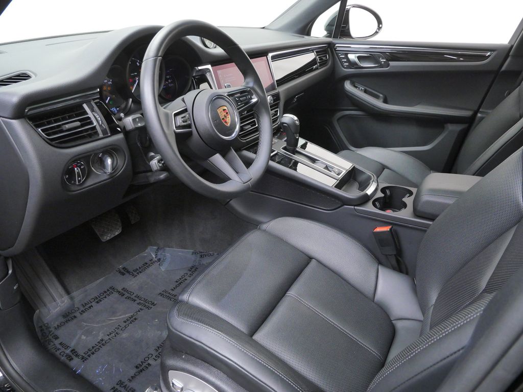 Thumbnail: 2025 Porsche Macan - 6