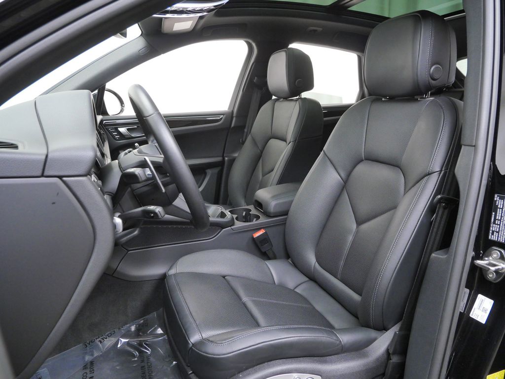 Thumbnail: 2025 Porsche Macan - 7
