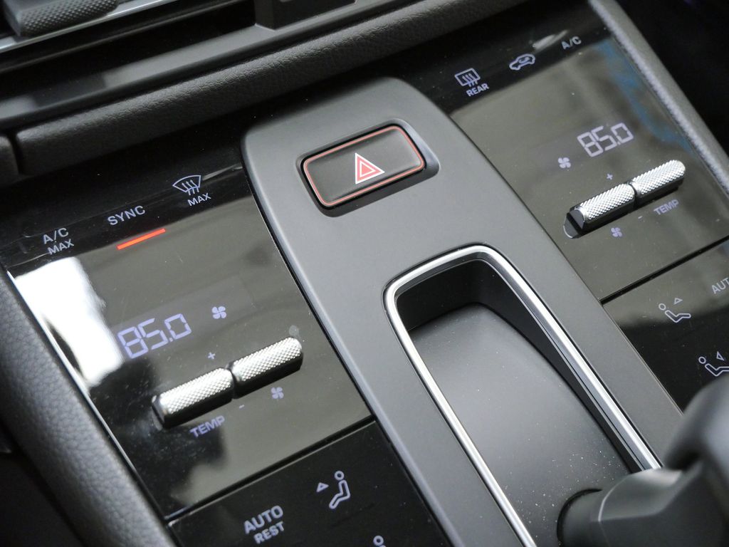 Thumbnail: 2025 Porsche Macan - 10