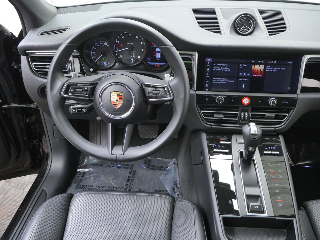Thumbnail: 2025 Porsche Macan - 2