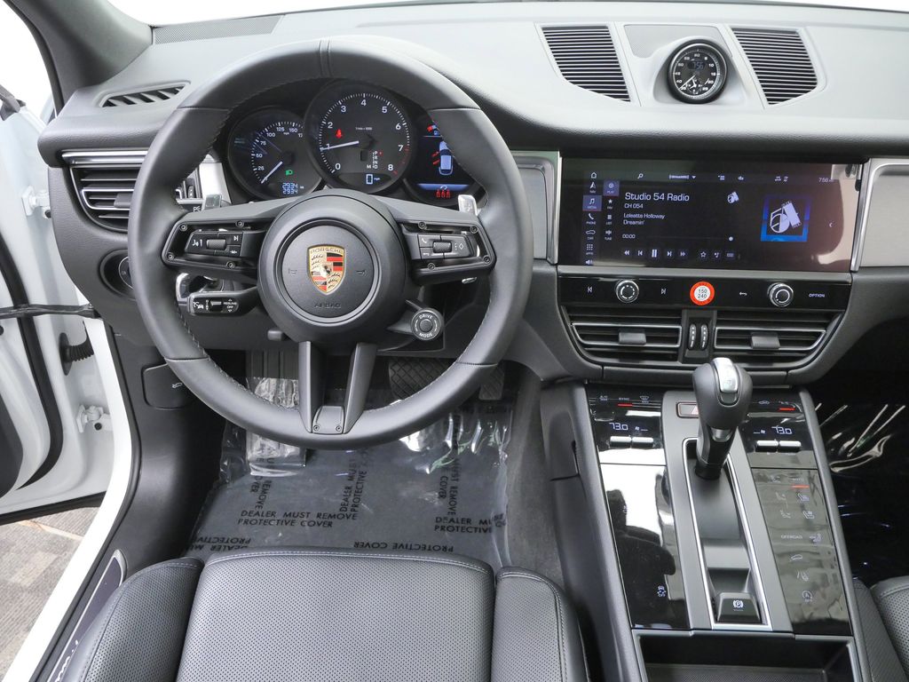 Thumbnail: 2026 Porsche Macan - 2