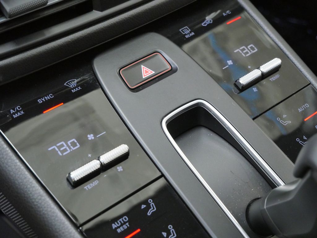 Thumbnail: 2026 Porsche Macan - 10