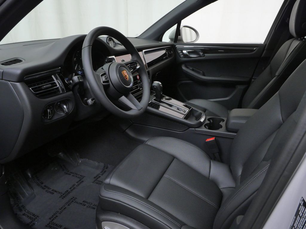 Thumbnail: 2026 Porsche Macan - 6