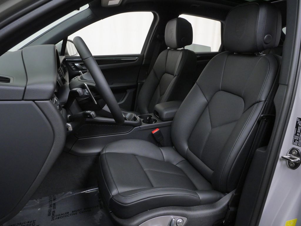 Thumbnail: 2026 Porsche Macan - 7