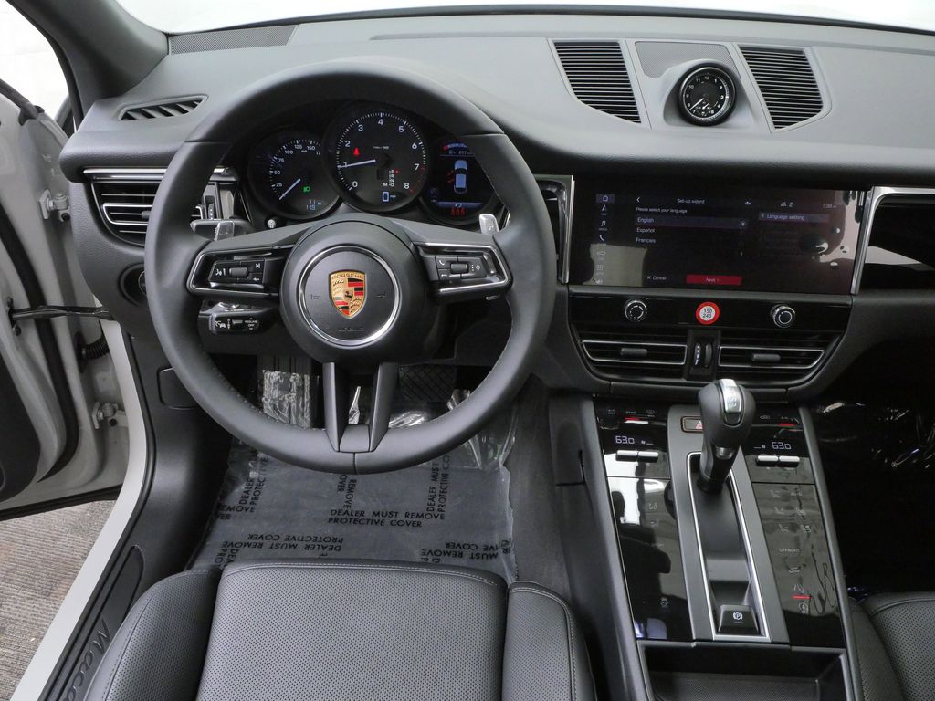 Thumbnail: 2026 Porsche Macan - 2
