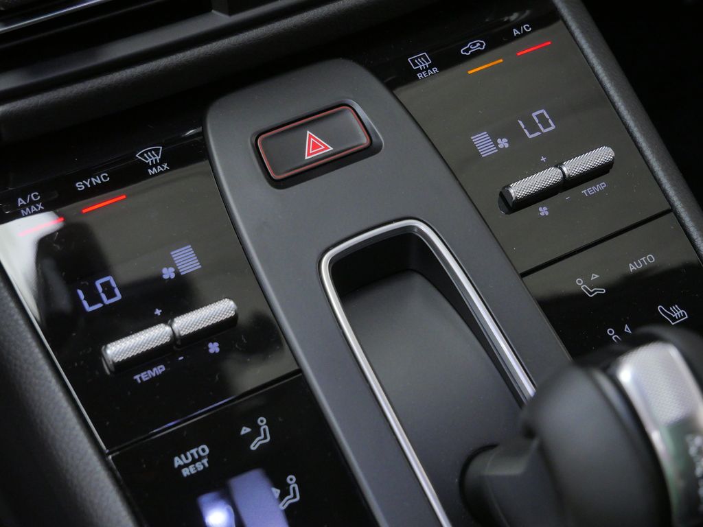 Thumbnail: 2026 Porsche Macan - 10