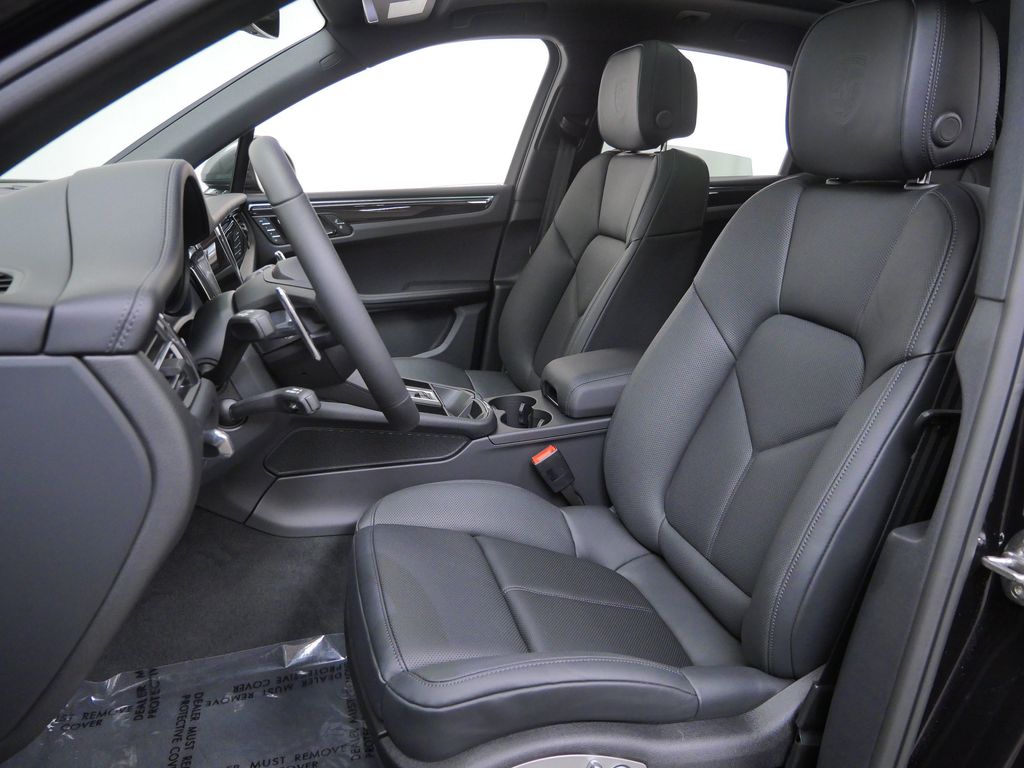 Thumbnail: 2026 Porsche Macan - 7