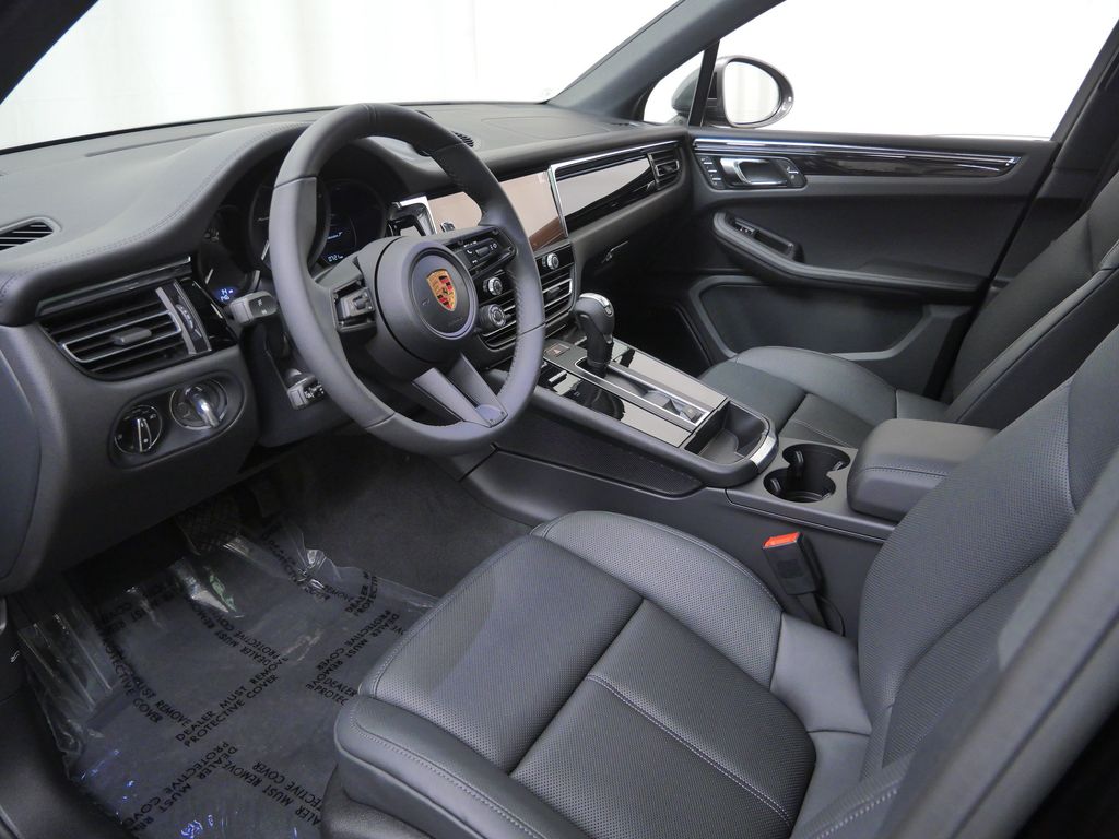 Thumbnail: 2026 Porsche Macan - 2
