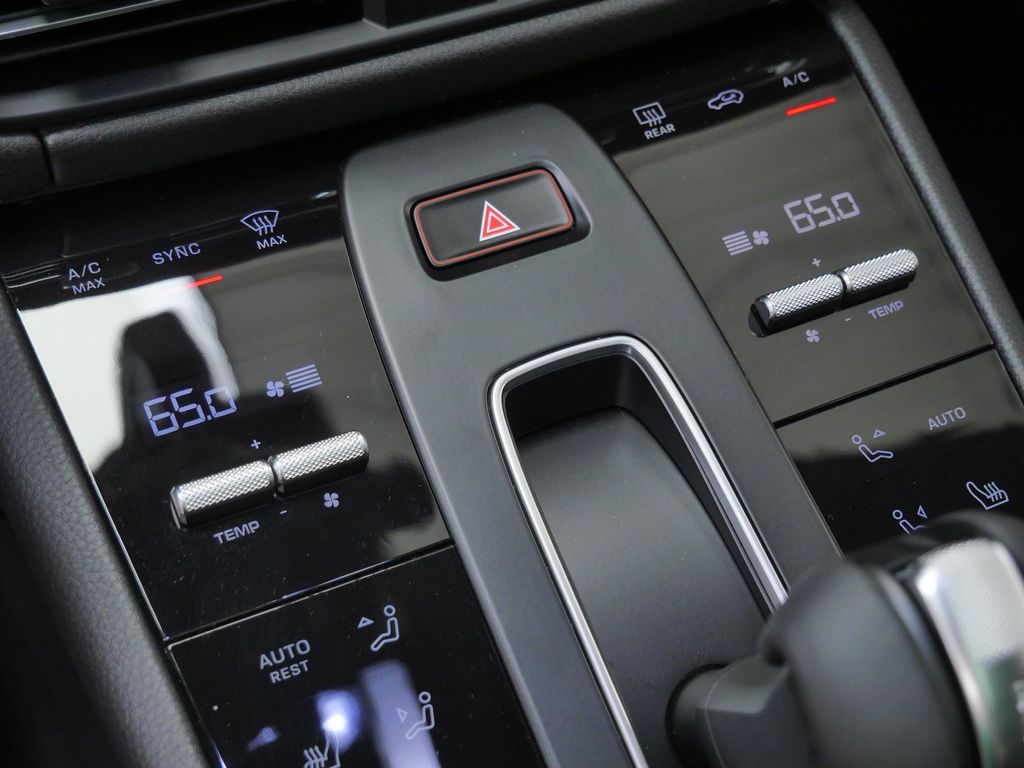 Thumbnail: 2026 Porsche Macan - 10