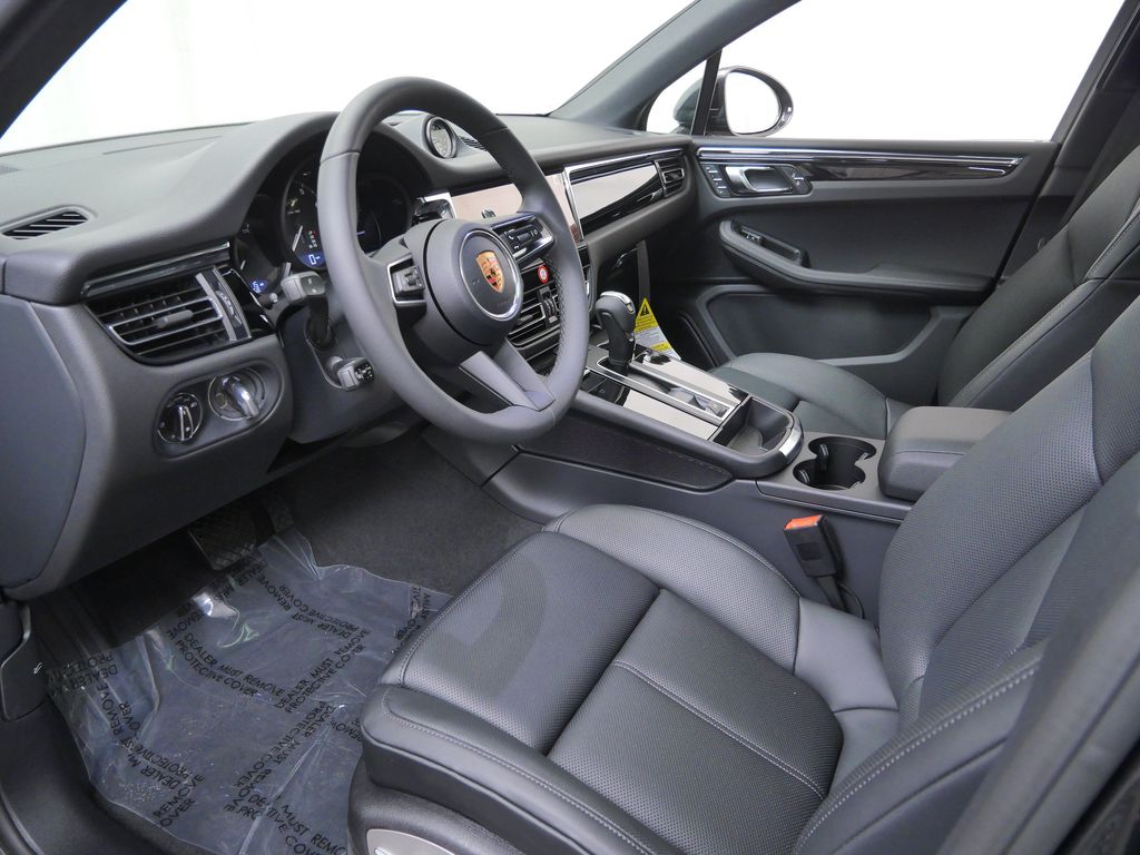 Thumbnail: 2026 Porsche Macan - 6