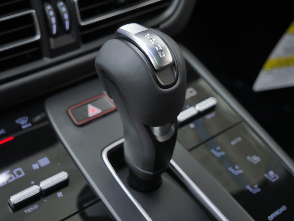 Thumbnail: 2026 Porsche Macan - 26