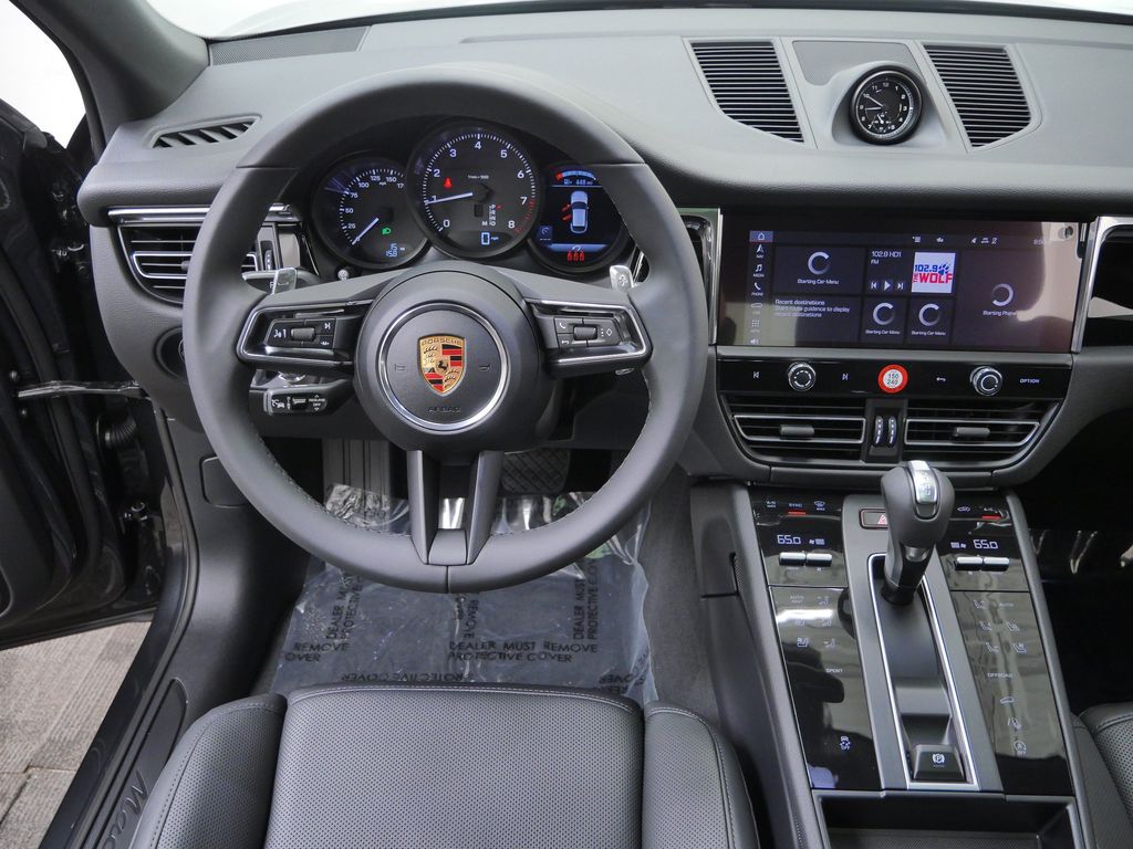 Thumbnail: 2026 Porsche Macan - 2