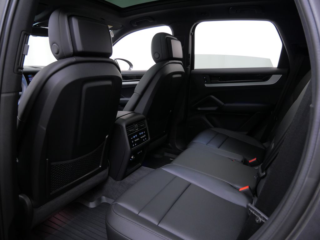 Thumbnail: 2026 Porsche Cayenne - 8