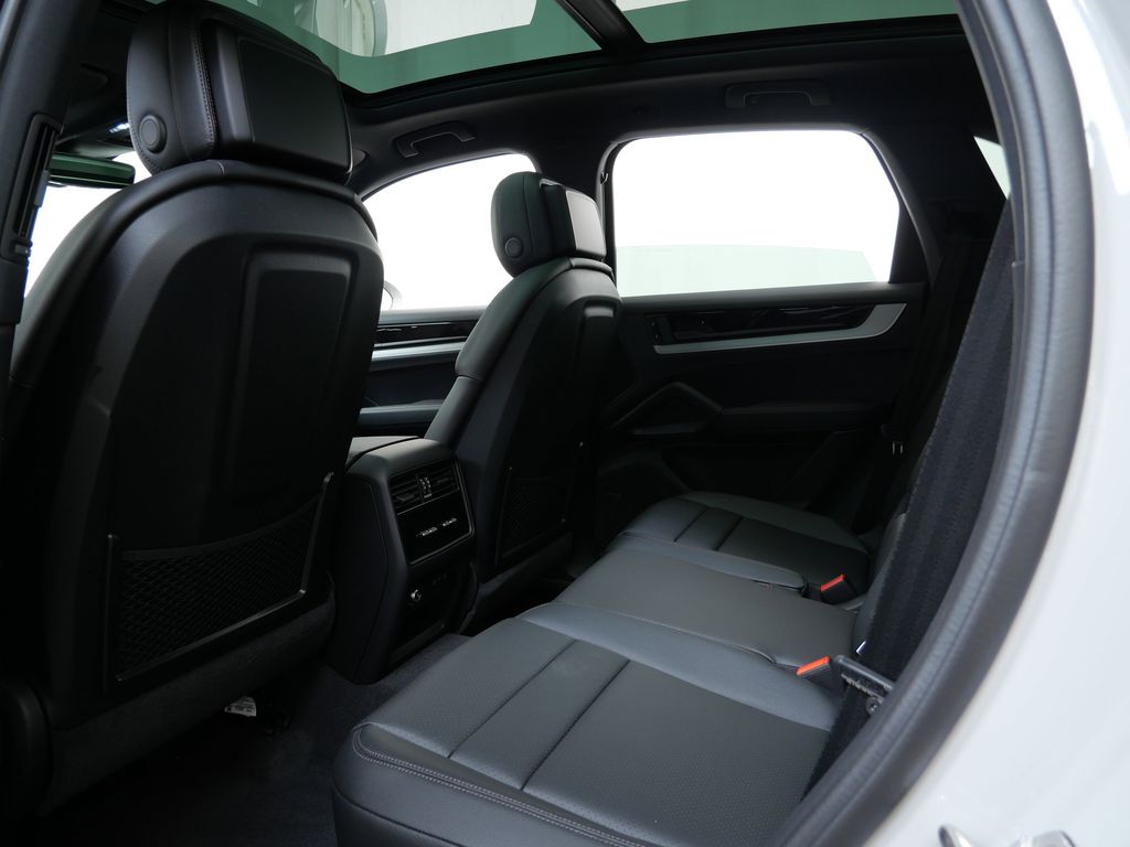 Thumbnail: 2026 Porsche Cayenne - 8