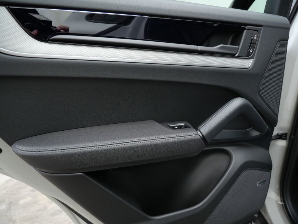 Thumbnail: 2026 Porsche Cayenne - 18