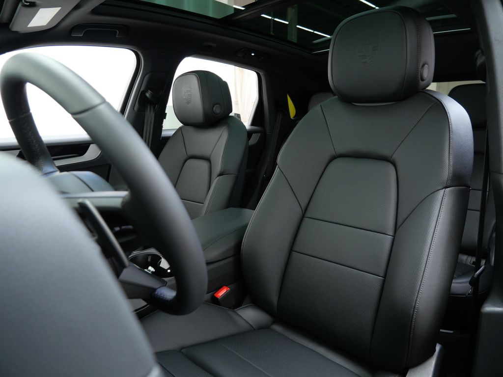 Thumbnail: 2026 Porsche Cayenne - 7