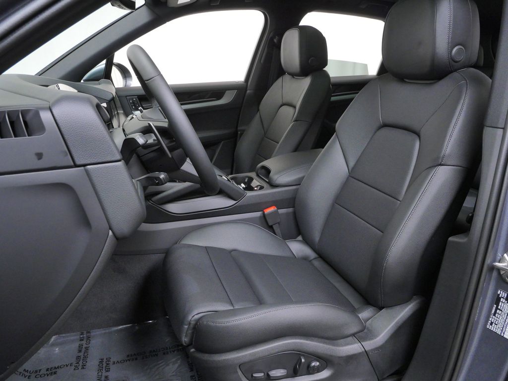 Thumbnail: 2026 Porsche Cayenne - 8