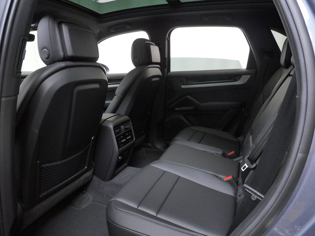Thumbnail: 2026 Porsche Cayenne - 9