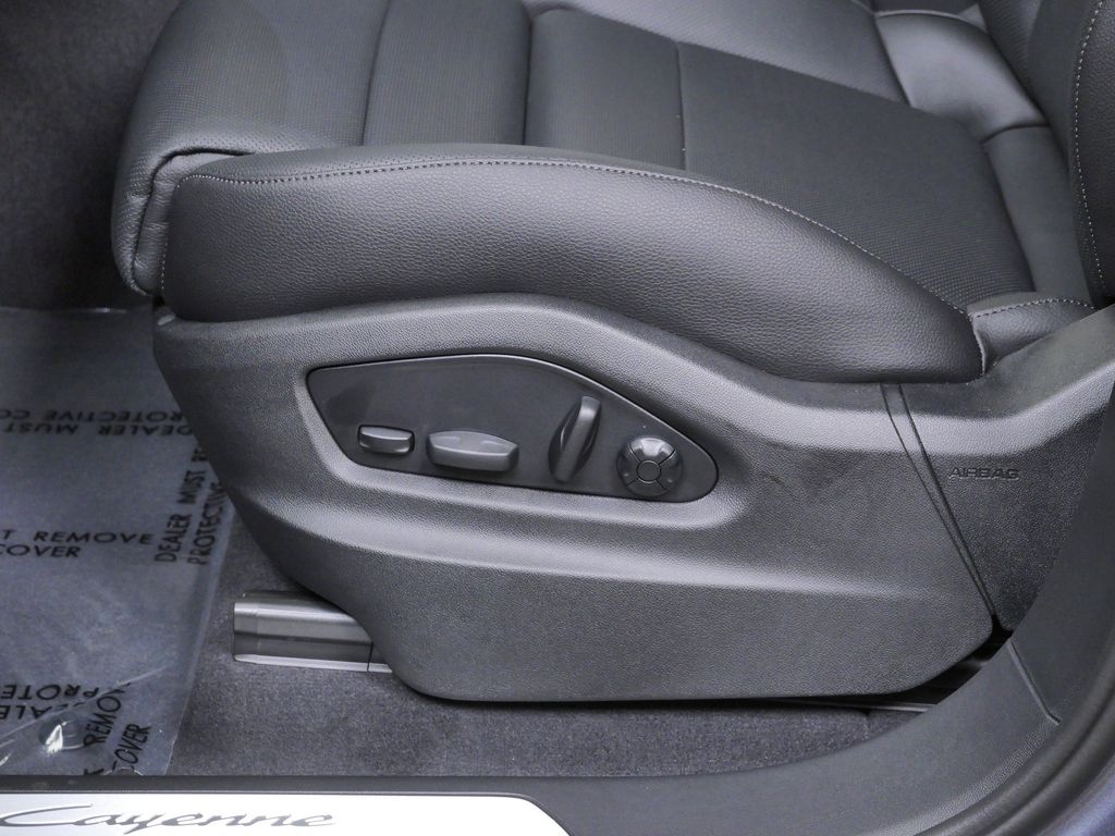 Thumbnail: 2026 Porsche Cayenne - 17