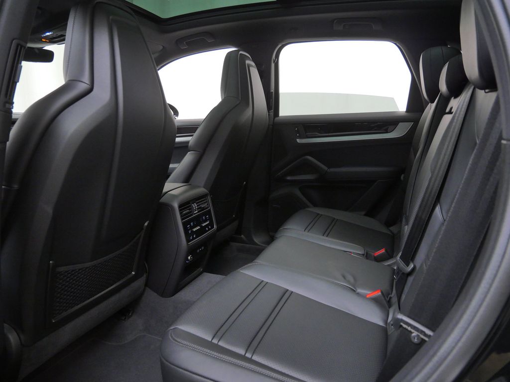 Thumbnail: 2026 Porsche Cayenne - 8